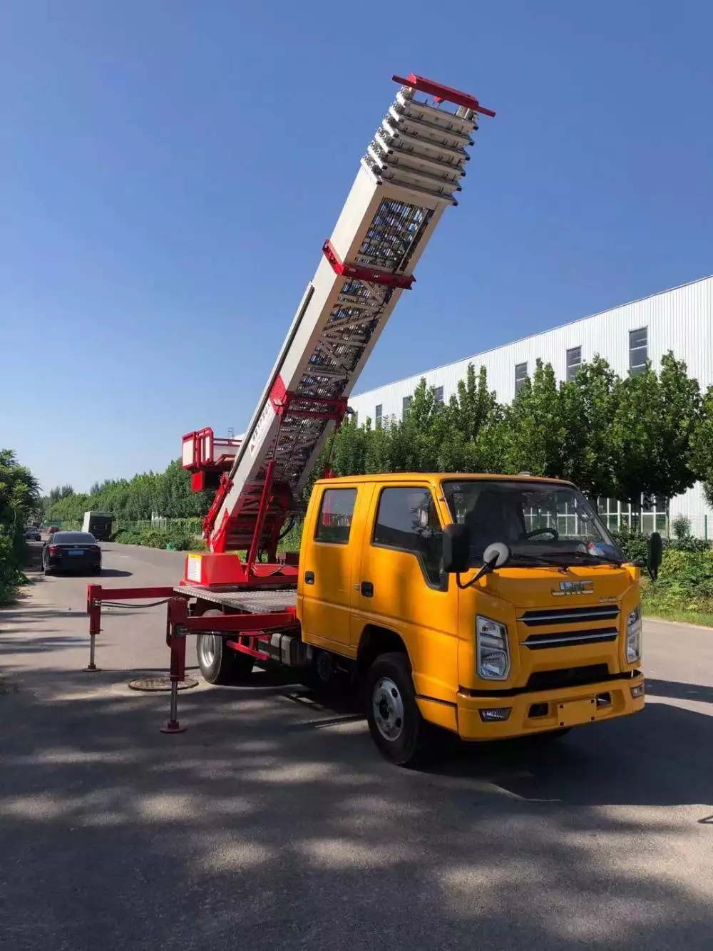 丹江口附近的云梯车出租服务：轻松解决高空作业需求